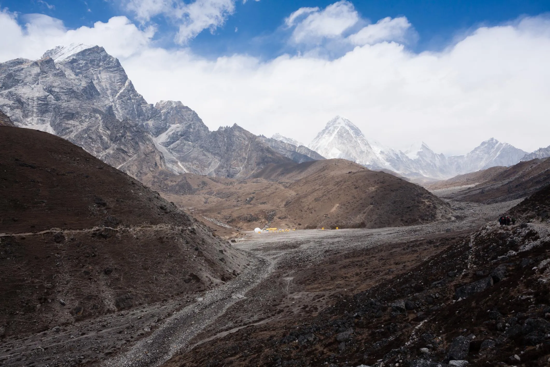 Dhaulagiri 8167m White Mountain seventh highest peak Earth Nepal Dhaulagiri Himal Myagdi District isolated position Kali Gandaki gorge greatest vertical relief base summit Northeast Ridge standard route Northeast Buttress mixed climbing pre monsoon post monsoon storms