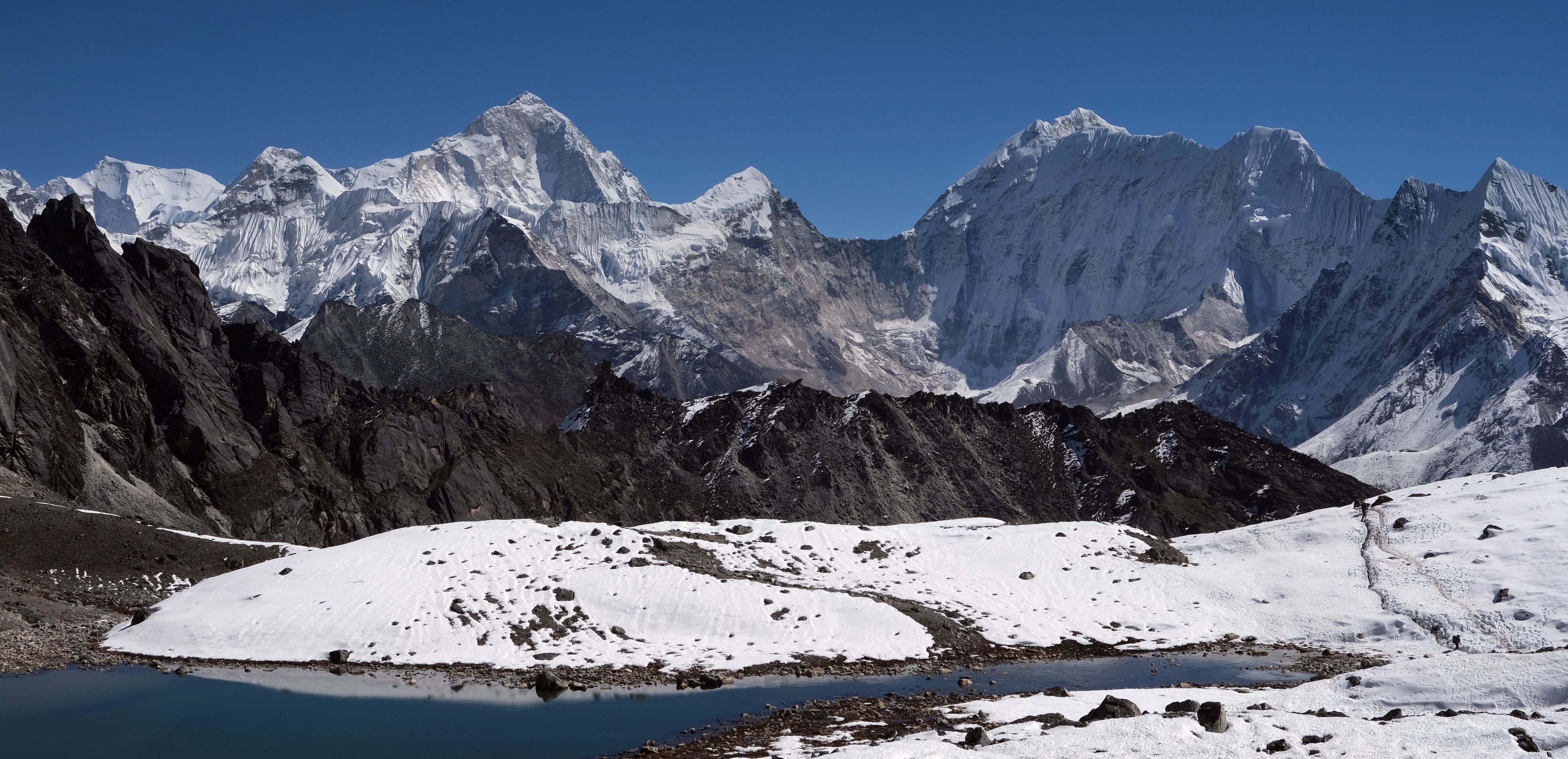 High-altitude mountain landscape representing the extreme expedition environment shared by Aconcagua and Everest climbers